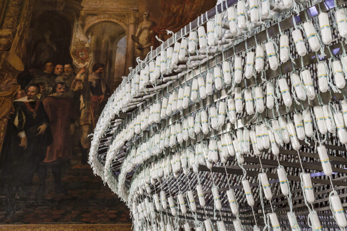 Obra "La novia" de Joana Vasconcelos en Versalles