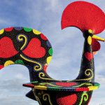 Obra "pop galo" de Joana Vasconcelos